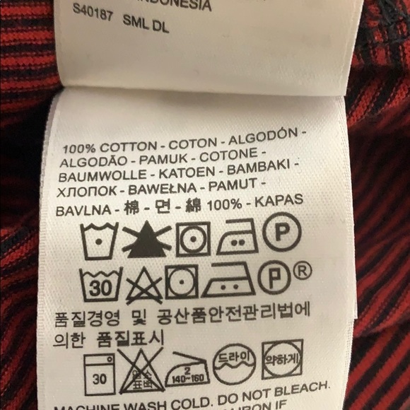 BUNDLE 2 ITEMS FOR $10 Levi’s Black and red stripped shirt size medium - Picture 7 of 9